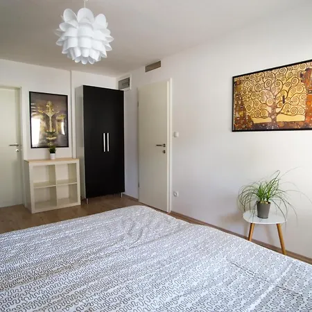 Beautiful Lake View Apartman *